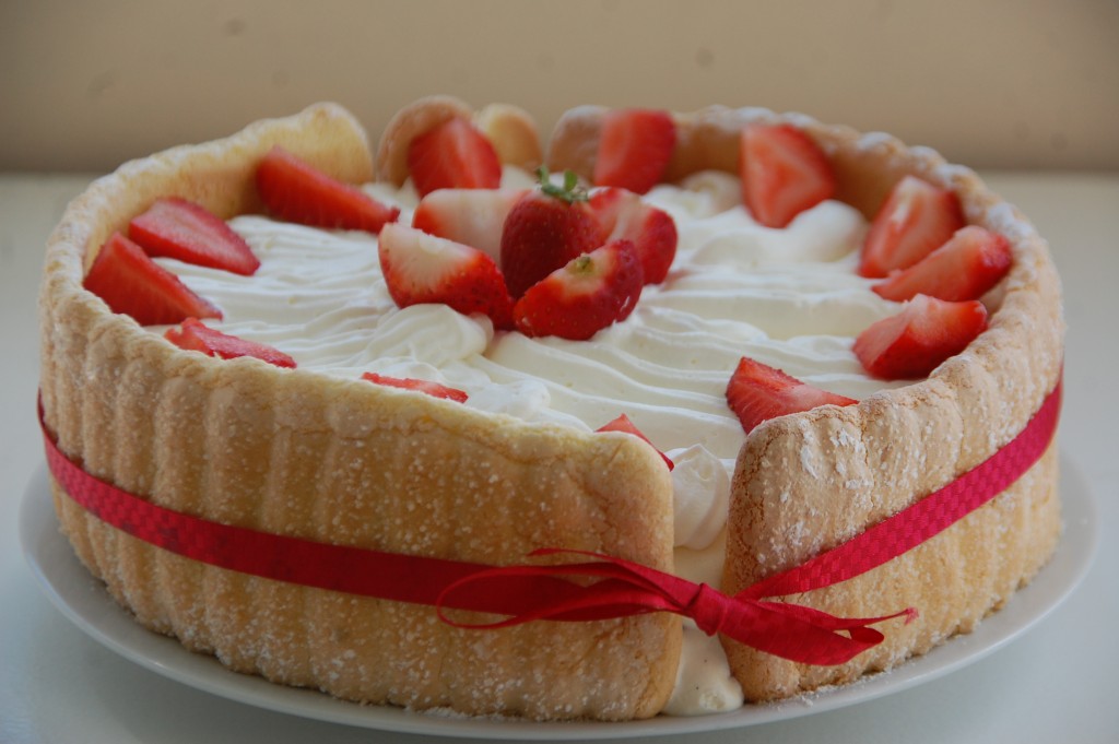 Charlotte aux fraises et sa bavaroise de fromage blanc