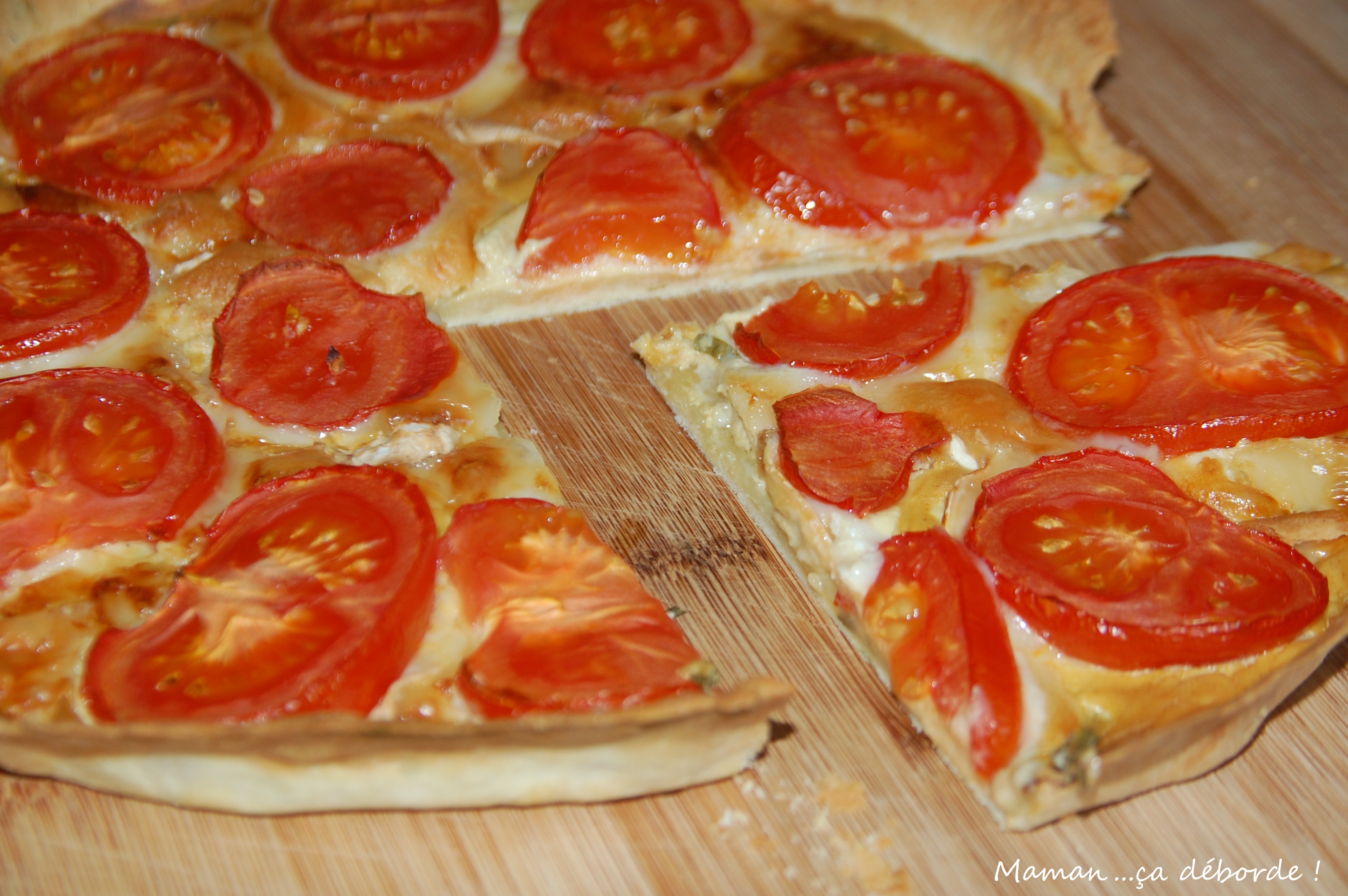 Tarte tomate, chèvre et moutarde - Maman...ça déborde