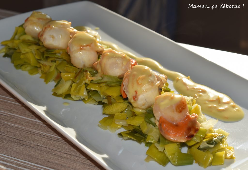 St Jacques sur fondue de poireau, sauce à l'orange Maman...ça déborde