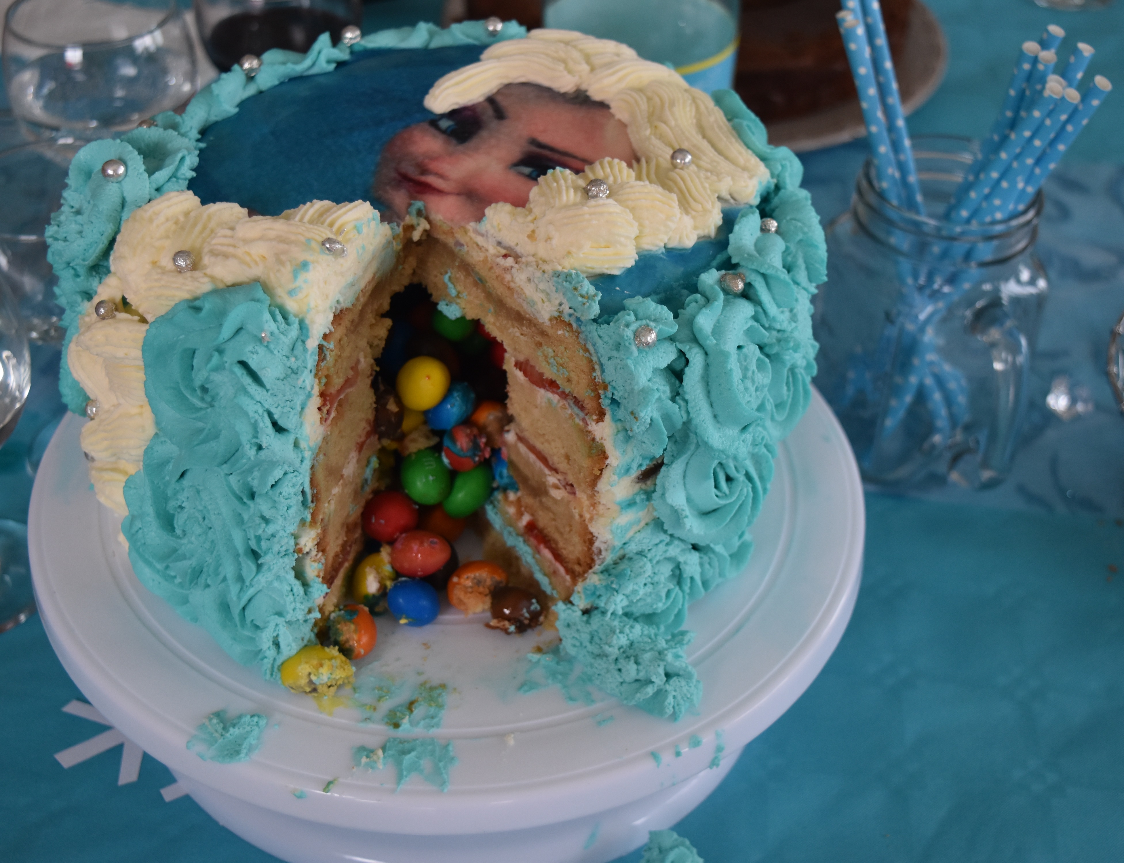 Gateau Reine Des Neiges Pinata Cake Maman Ca Deborde