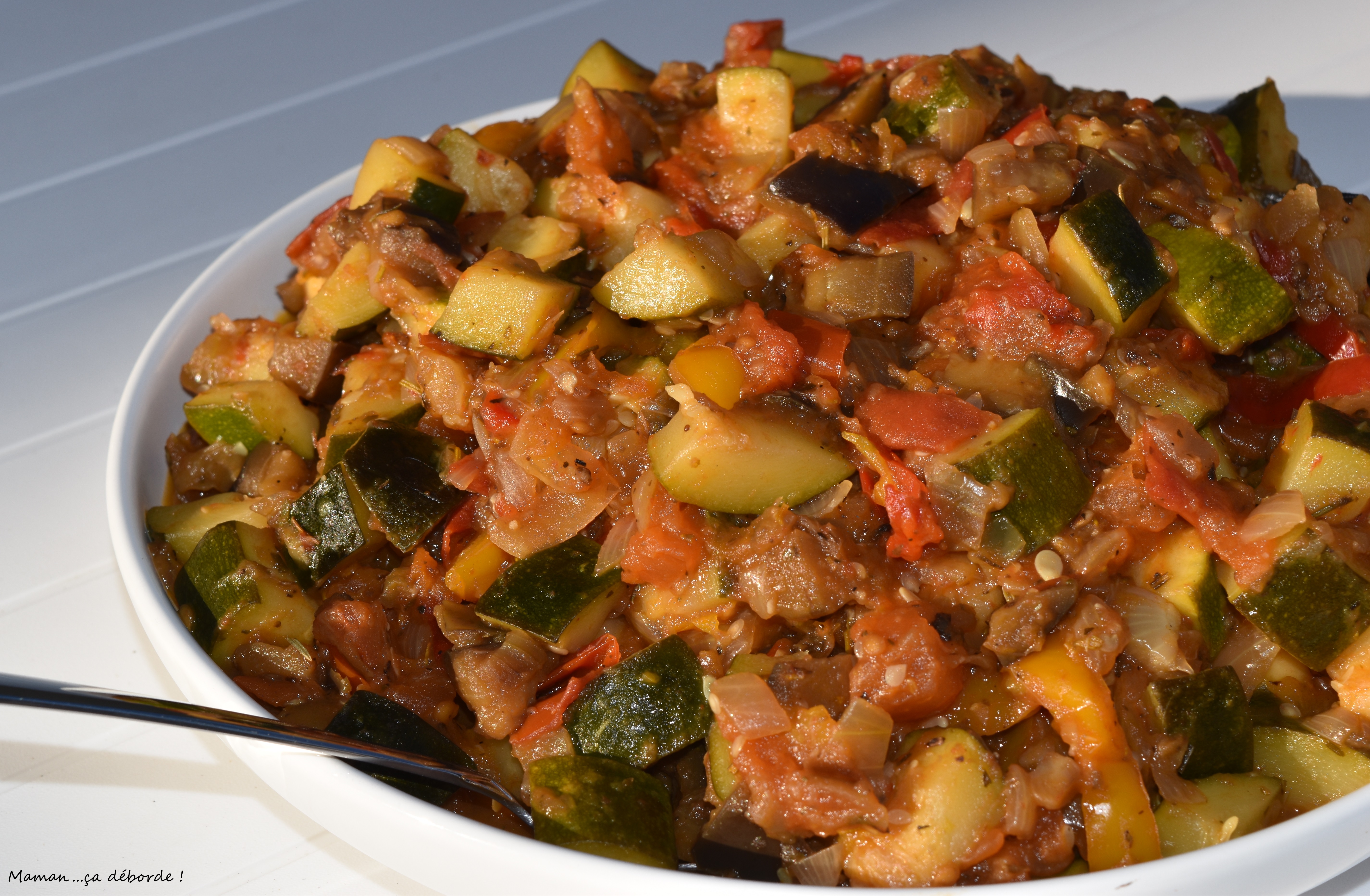 Ratatouille Potage De Légumes Sur Une Assiette Régime Alimentaire Recette  De Keto Image stock - Image du tomate, légumes: 253616677