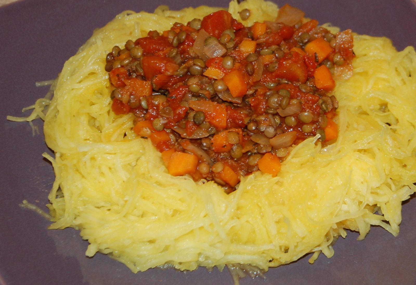 Courge spaghetti à la bolognaise de lentilles