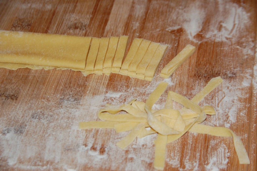 Tagliatelles maison (sans machine à pâte) - Maman...ça déborde