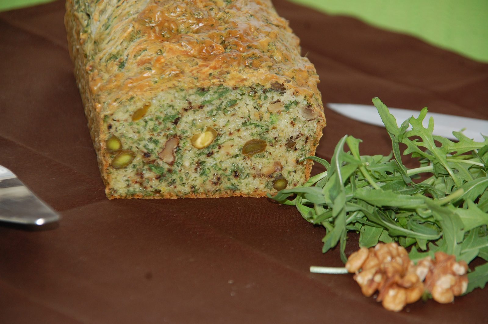 Cake roquette,noix et pistache