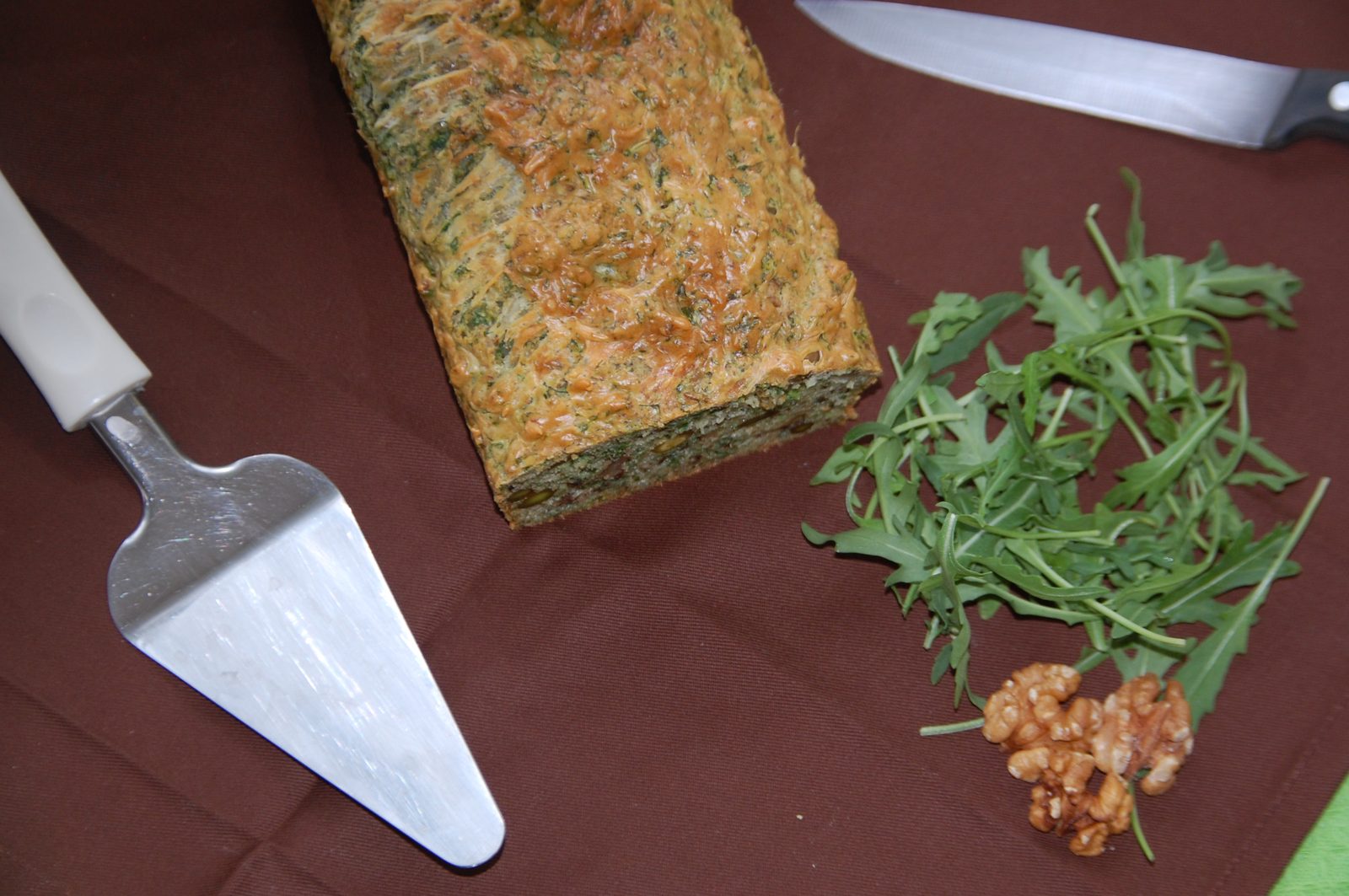 Cake roquette,noix et pistache