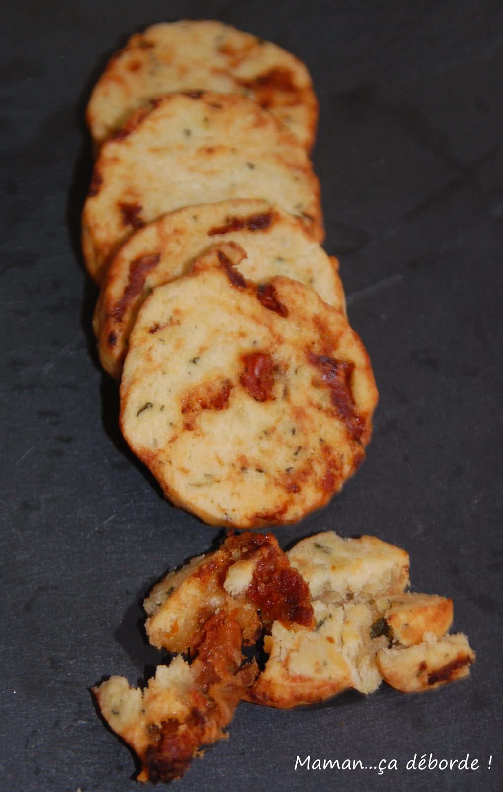Sablé tomates, parmesan et basilic