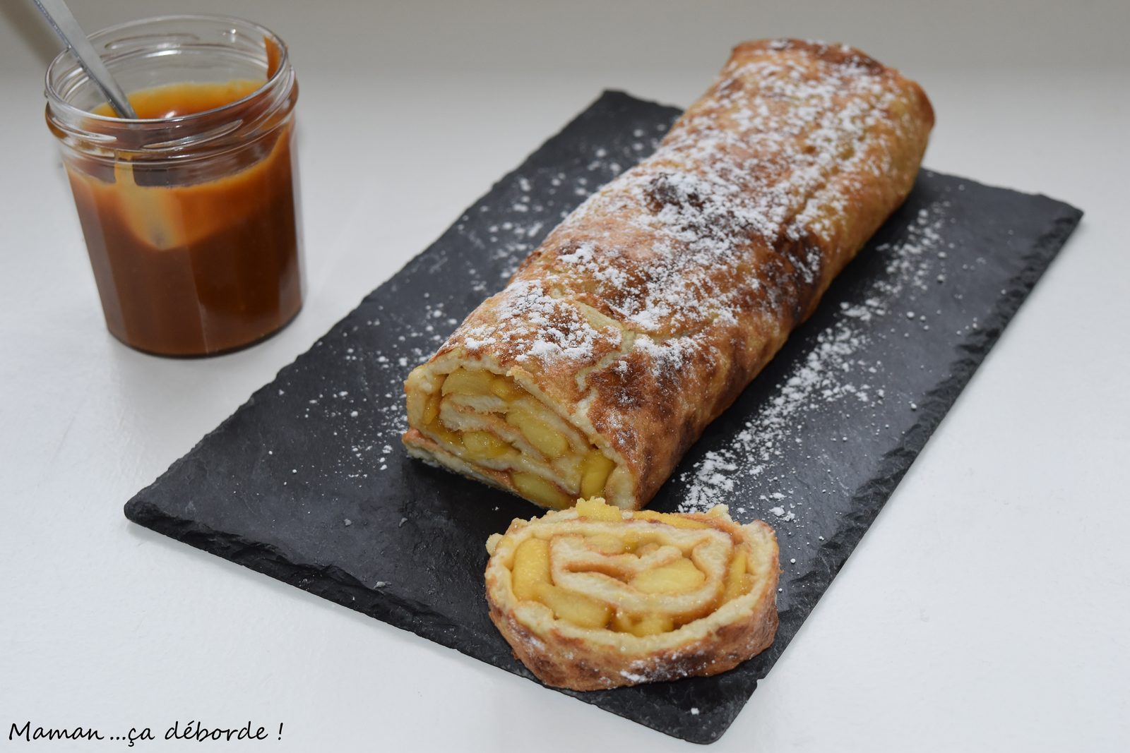 Crêpe roulée aux pommes et caramel beurre salé3