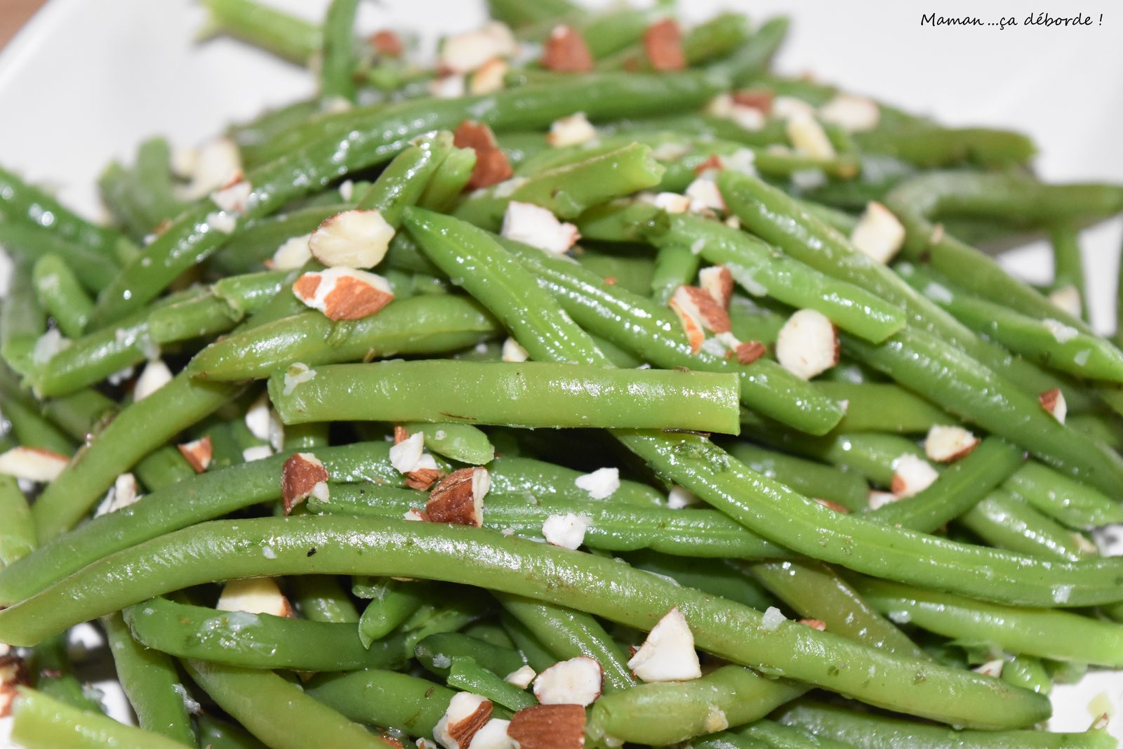 Haricots verts à l'ail et aux noisettes