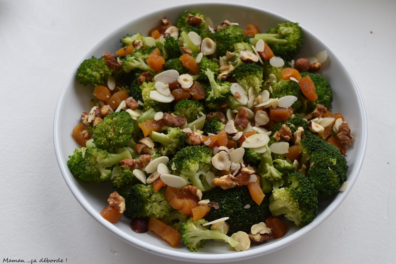 Salade de brocolis aux fruits secs