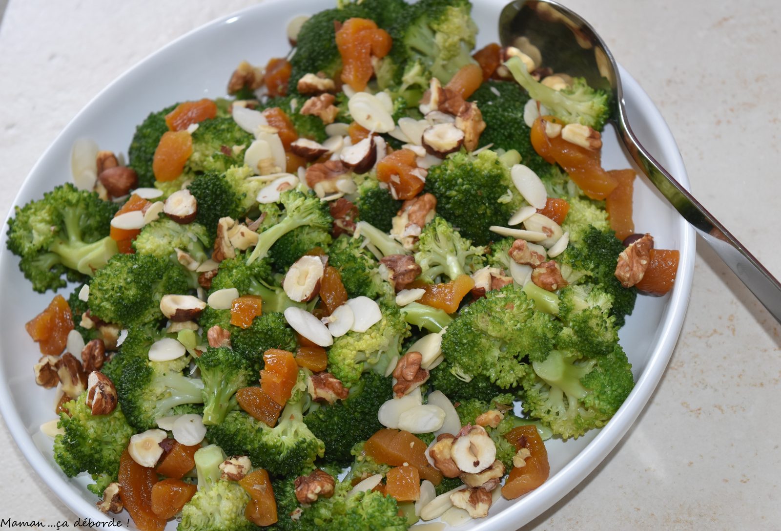 Salade de brocolis aux fruits secs