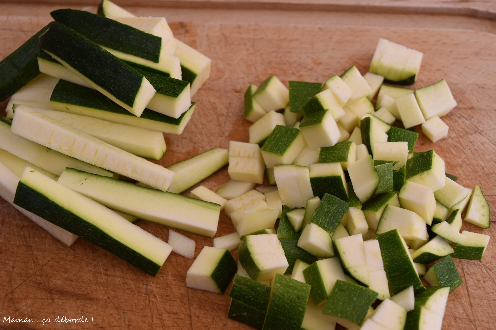 Courgettes en bâtonnets et en dés