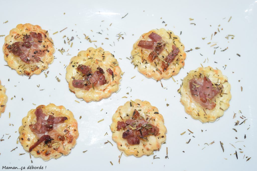 Sablés Aux Lardons Et Aux Herbes De Provence - Maman...ça Déborde