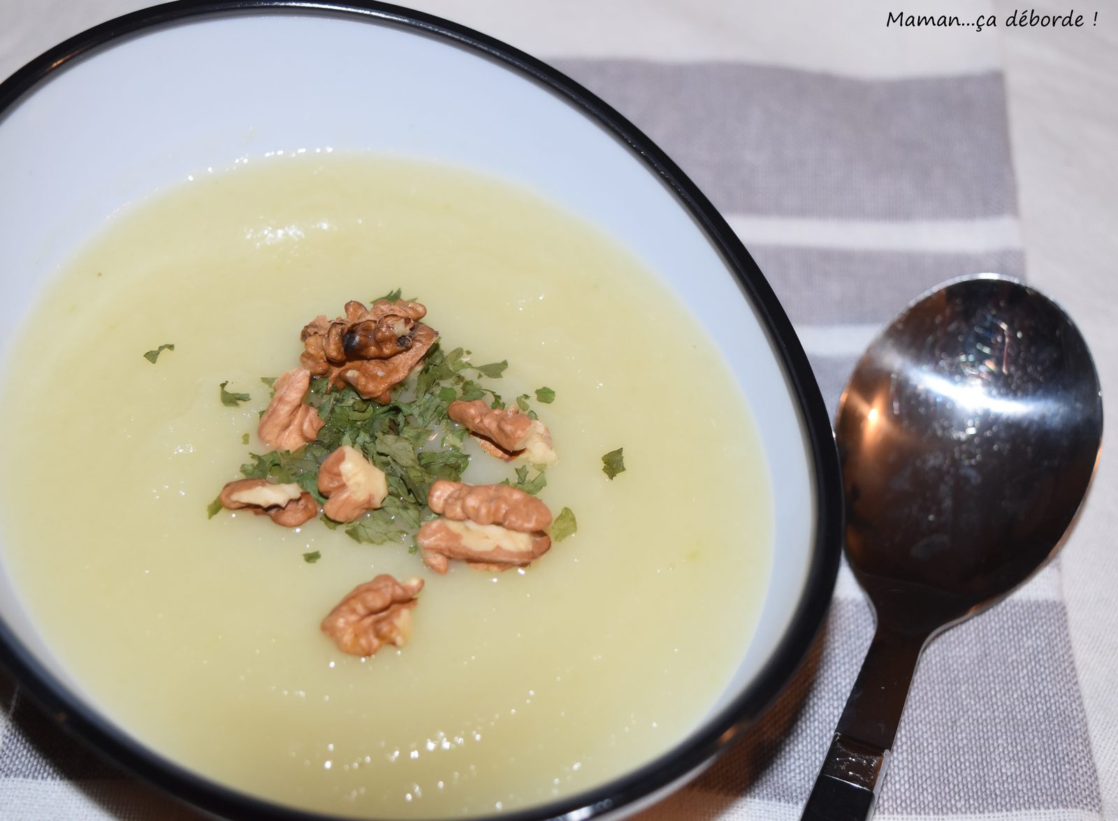Velouté de chou blanc et noix