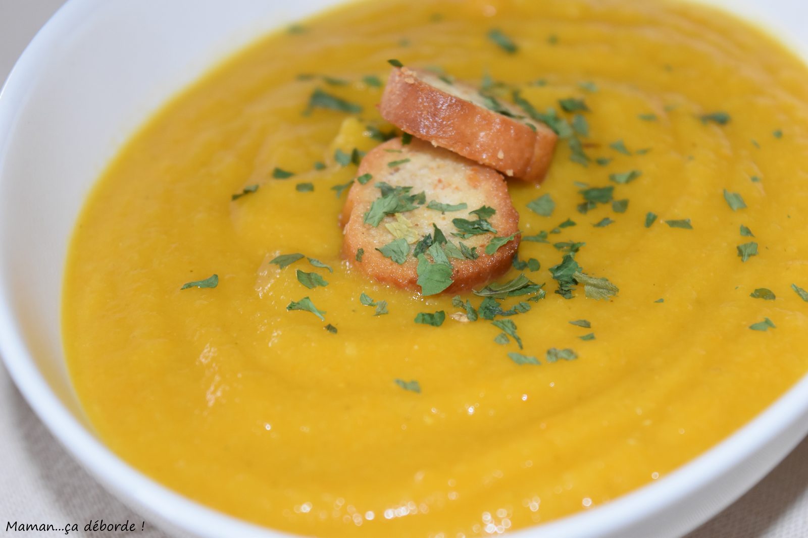 Velouté carottes, panais et lentilles corail