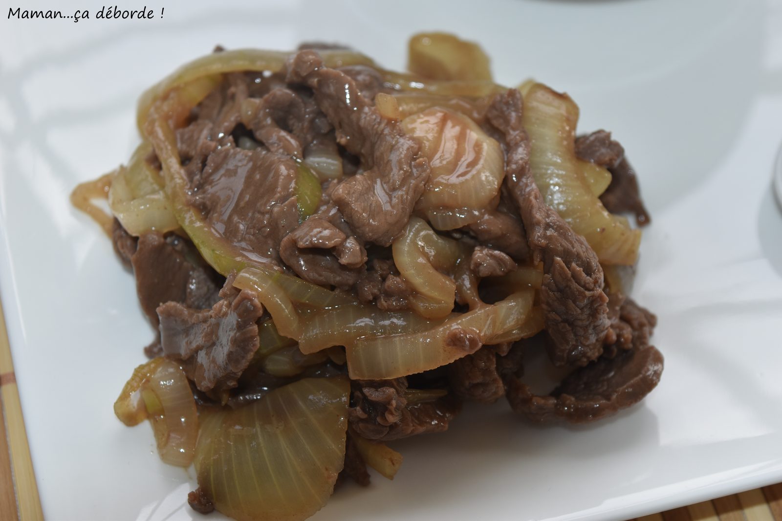 Boeuf sauté aux oignons