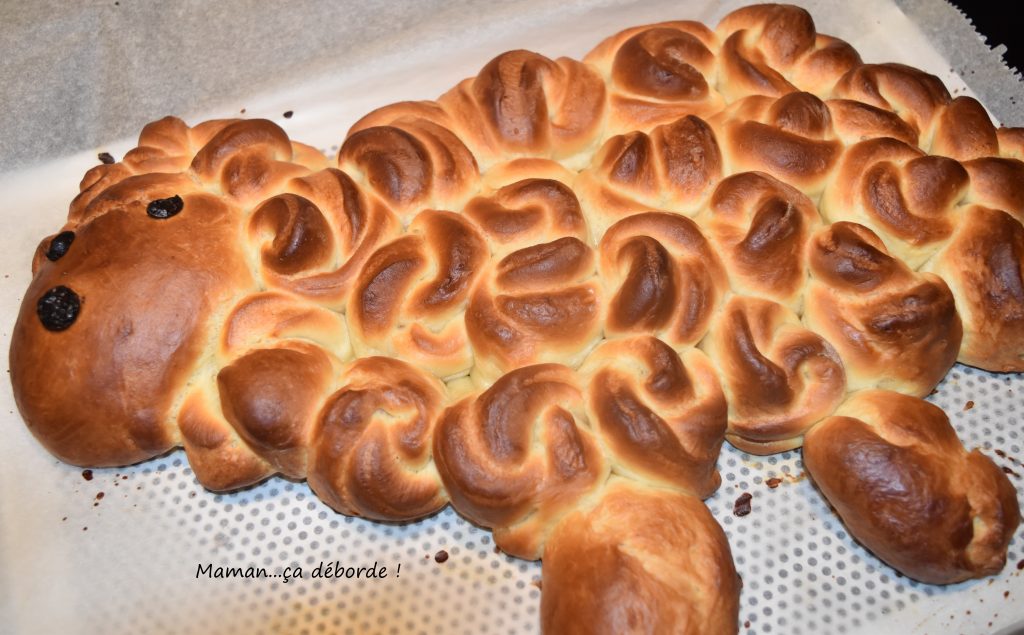 Agneau brioché de Pâques - Maman...ça déborde