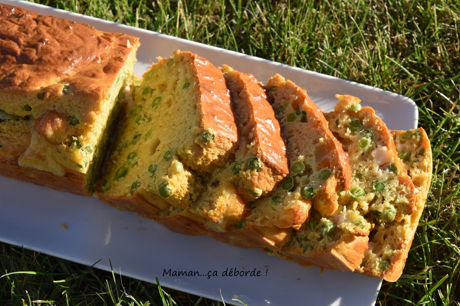 Cake petits pois, comté et lardons