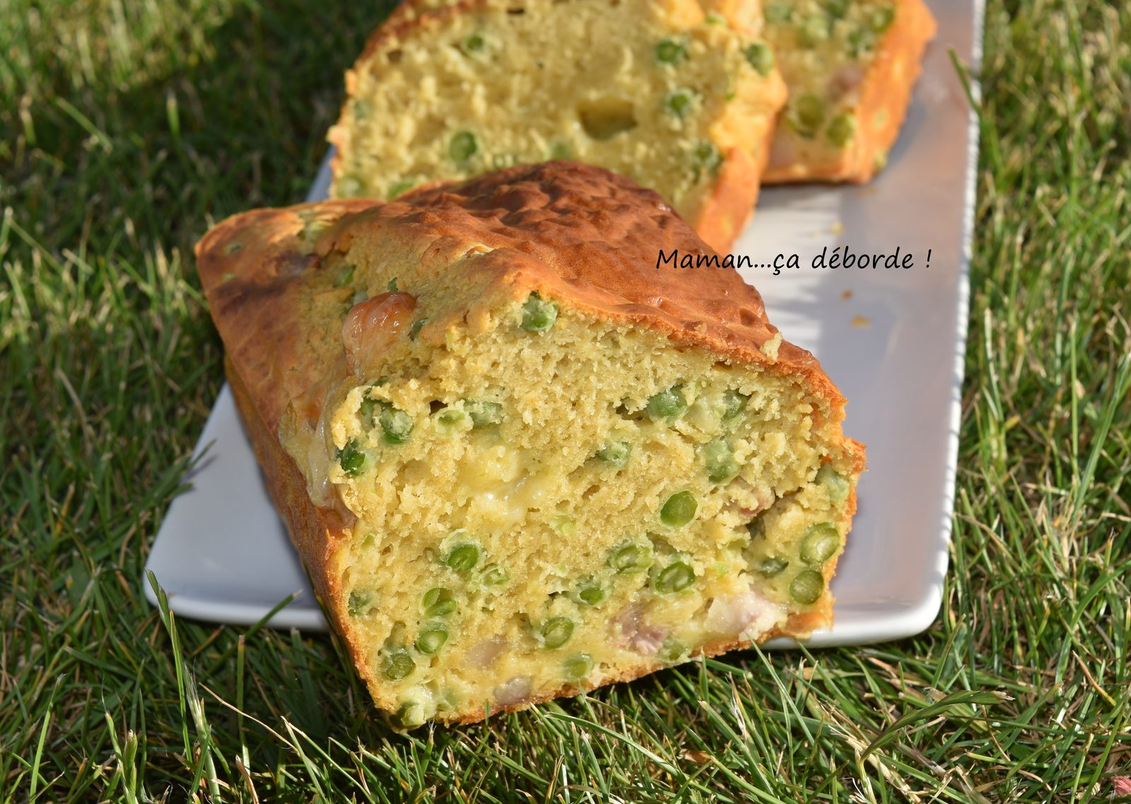 Cake petits pois, comté et lardons
