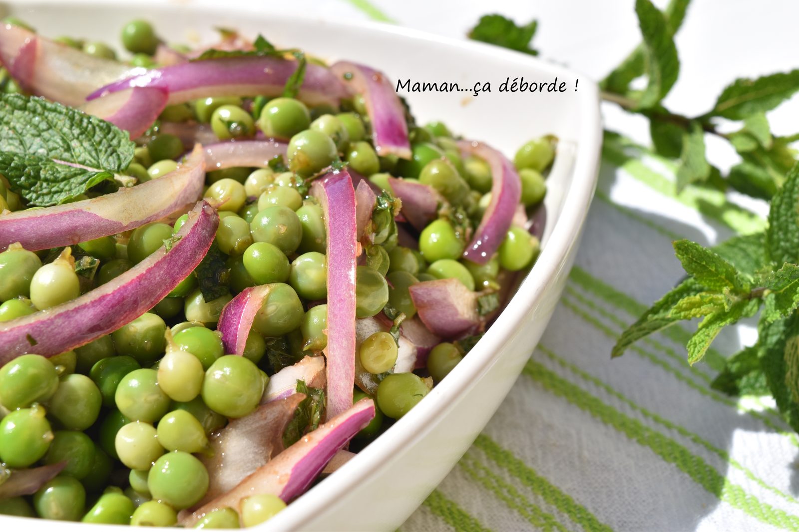 Salade de petits pois, oignon et menthe