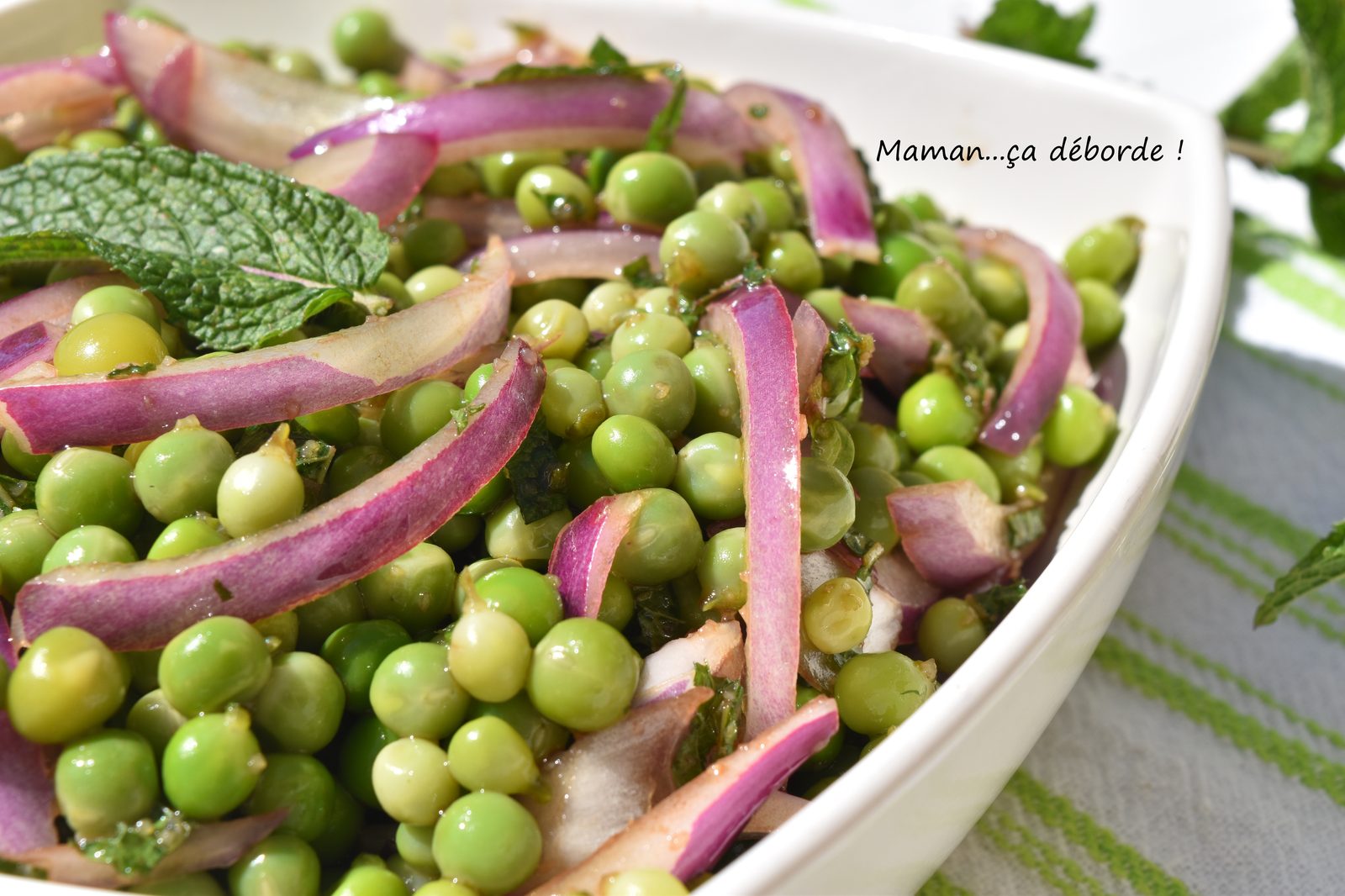Salade de petits pois, oignon et menthe