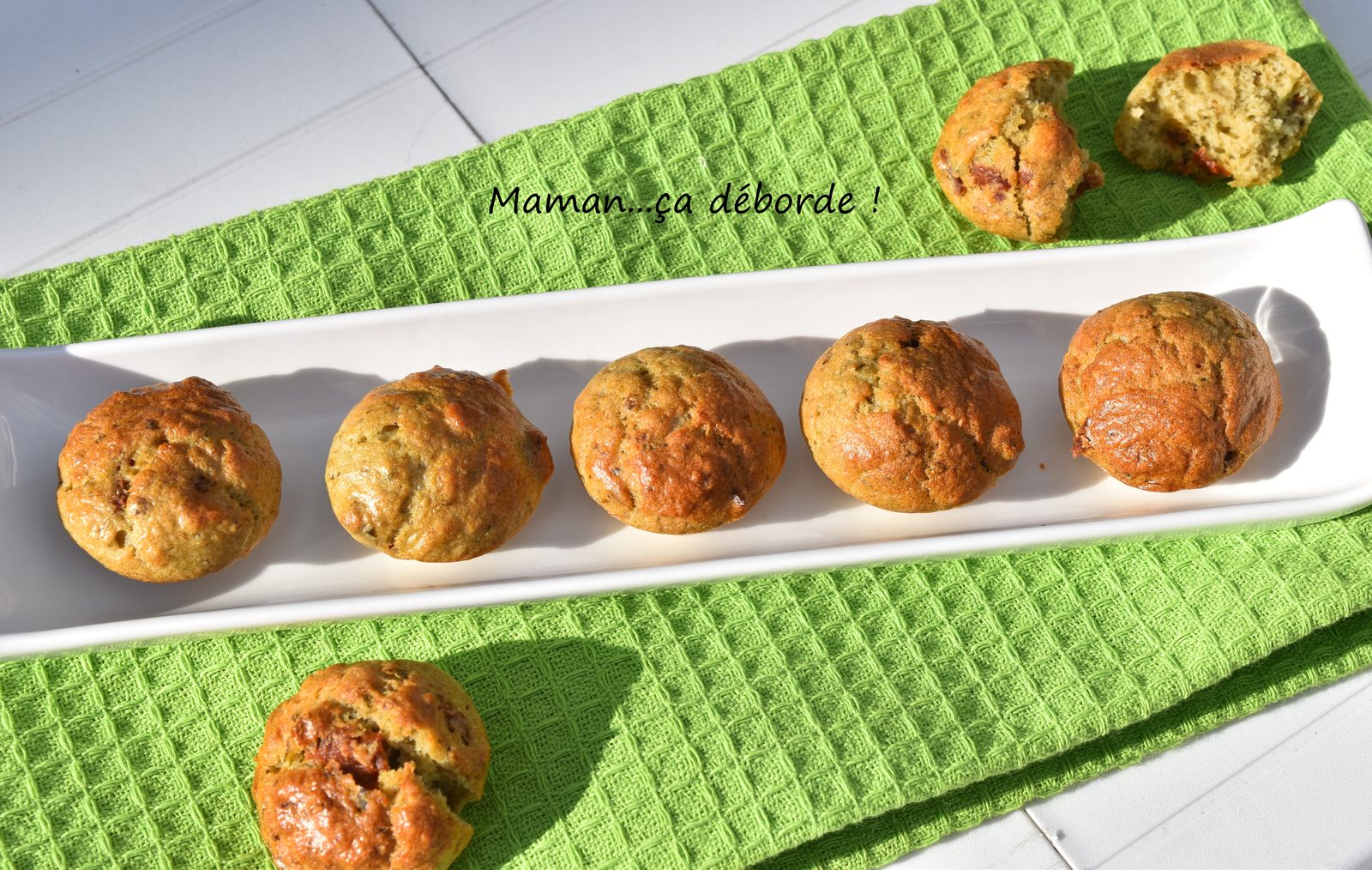 Mini muffins pesto, tomate séchée, parmesan et blanc d'oeuf