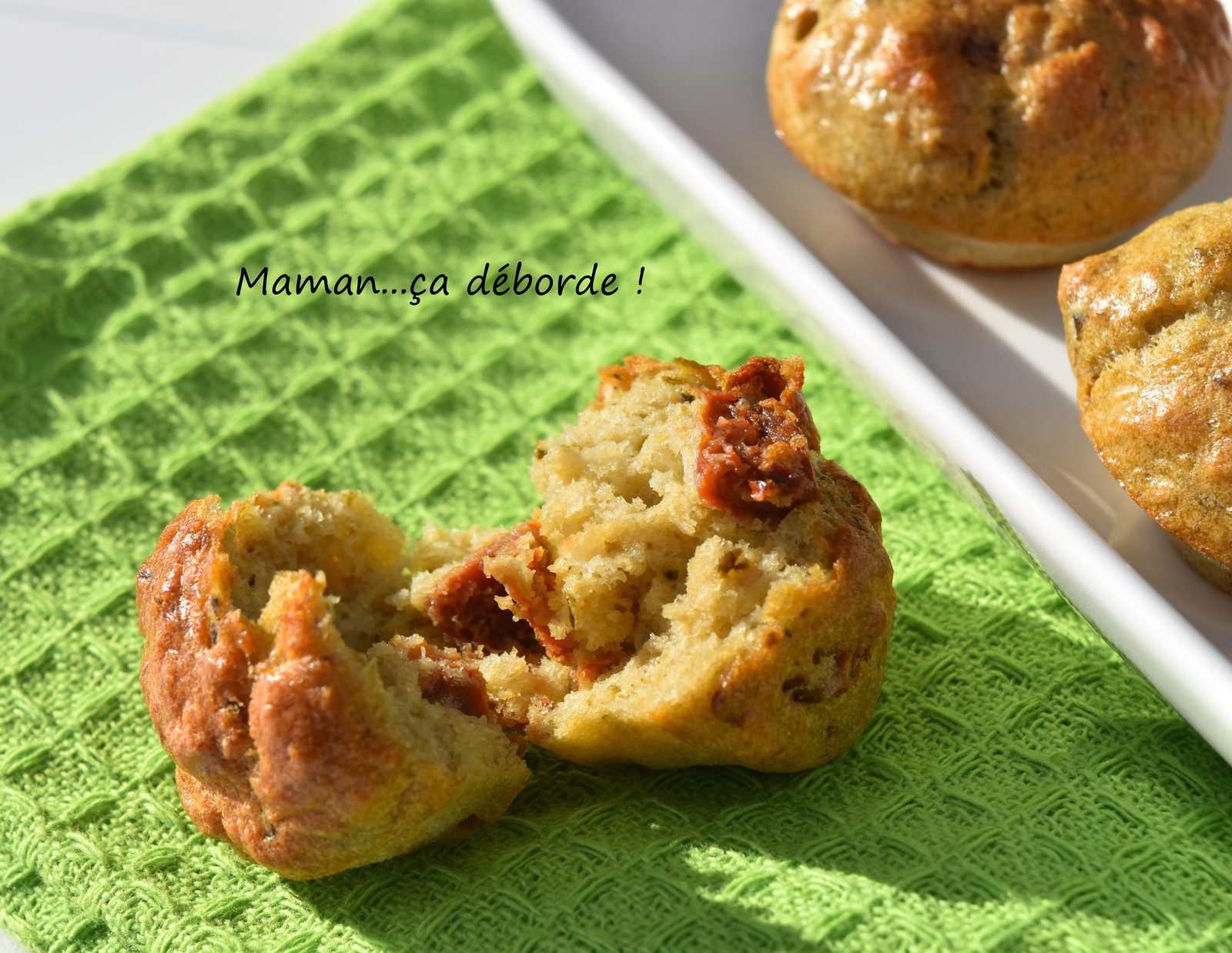 Mini muffins pesto, tomate séchée, parmesan et blanc d'oeuf