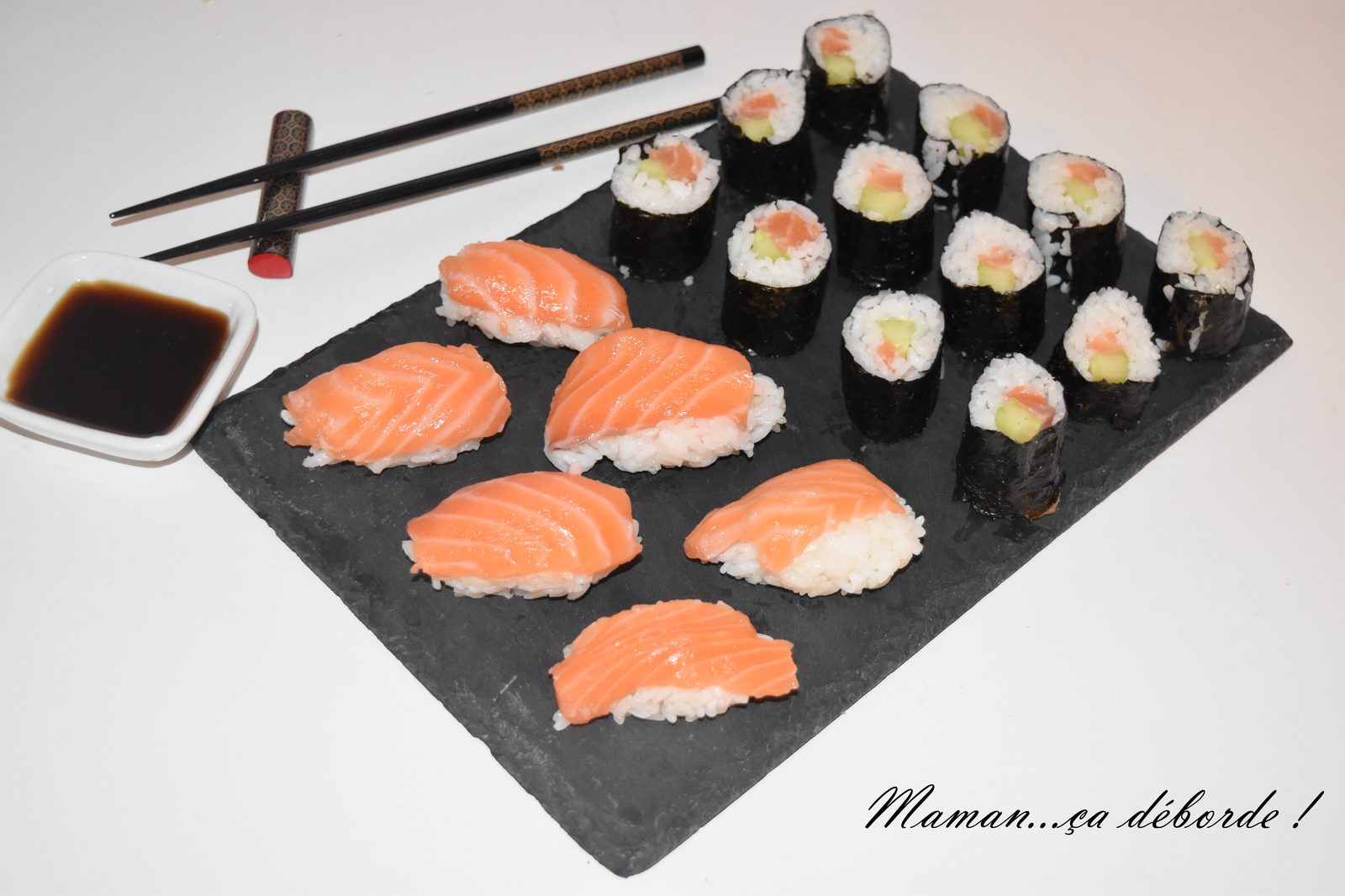 Makis et sushis au saumon