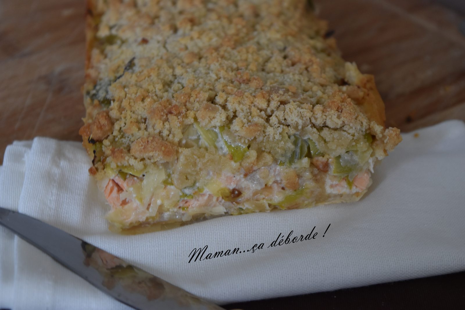 Tarte poireau, saumon et crumble