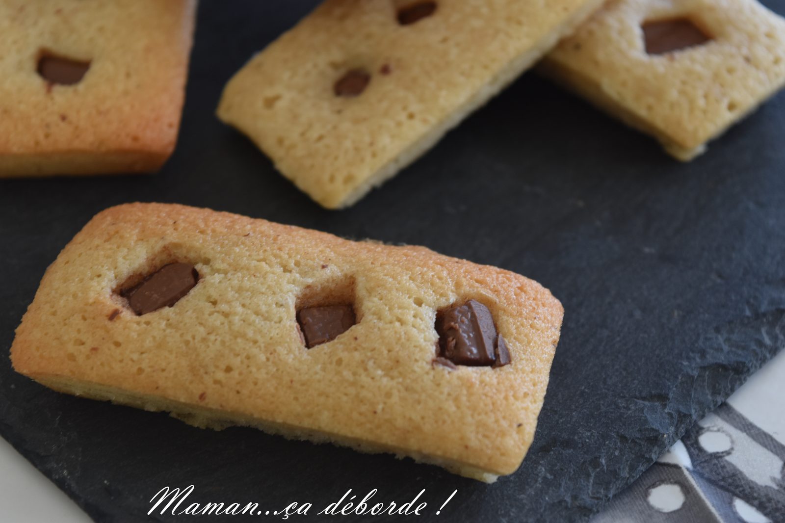 Financier fève tonka et chocolat au lait