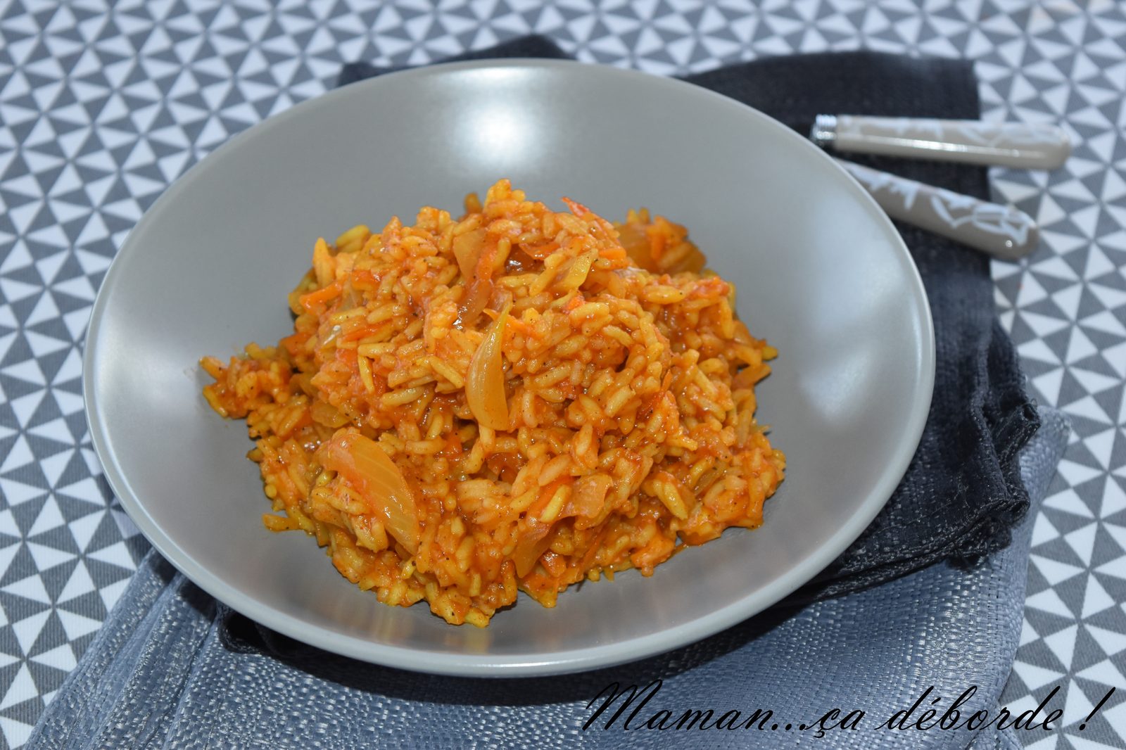 Madghout ou Riz à la tomate et aux épices